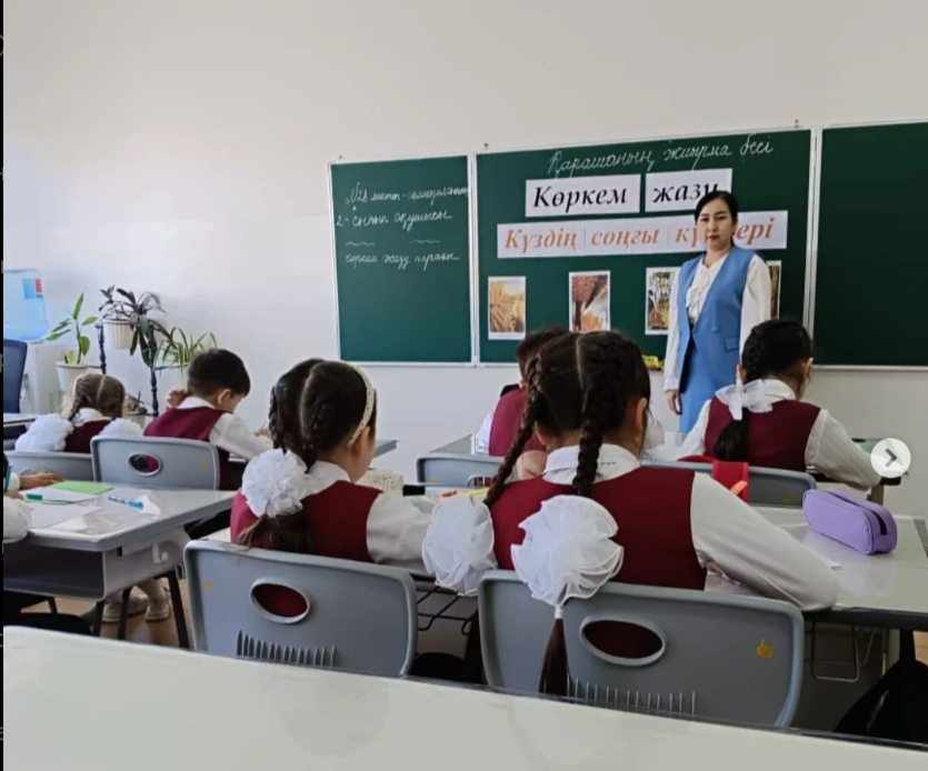 "Болашаққа жол бастар-бастауыш білім данасы" атты "Балбұлақ" бірлестігінің онкүндігі аясында"Күздің соңғы күндері" атты көркем жазу сайысы