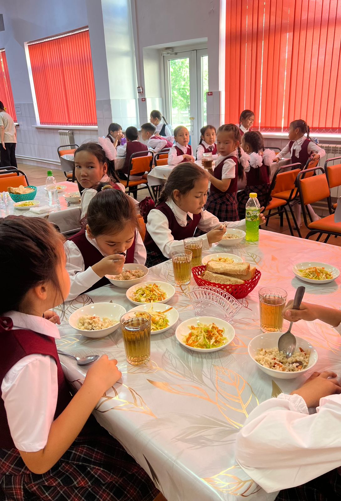 Мектеп-гимназиямызда оқушыларымыздың дұрыс тамақтануы басты назарға алынған.