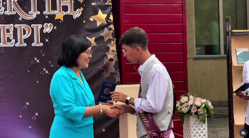 “Кемел келешектің жас түлектері”атты жалпы орта білім беру туралы аттестат тапсыру жиыны