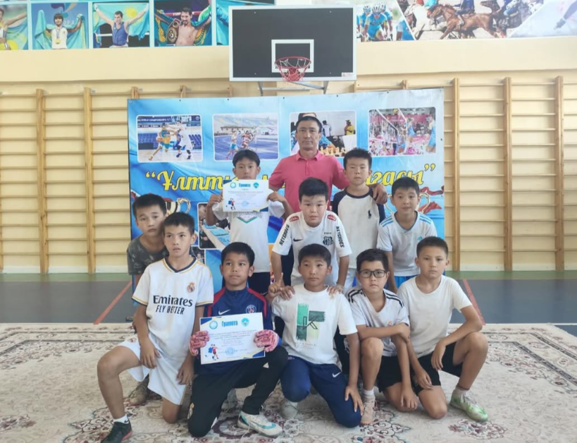 Мектебіміздің оқушылары аудандық футбол жарысында керемет өнер көрсетіп, І орын иеленіп,облысқа жолдама алды.⚽️ 🎉 Құттықтаймыз! Жас спортшыларға алдағы додада да сәттілік тілейміз!