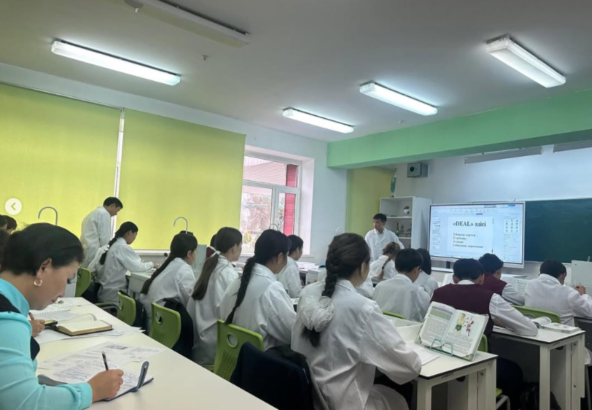 “Табиғат” бірлестігі онкүндігі аясында биология пәні мұғалімі Құрбан Сұңқар 9”А” сыныбымен “Асқорыту үдерісі және ферменттердің рөлі” тақырыбында ашық сабақ өтті.