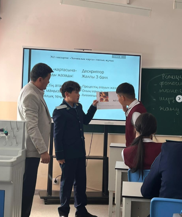 “Табиғат” бірлестігі онкүндігі аясында химия пәні мұғалімі Қойшыманов Медет 8”А” сыныбымен “Табиғаттағы және тірі ағзалар мен адам тіршілігіндегі химиялық реакциялар” тақырыбында ашық сабақ өтті.