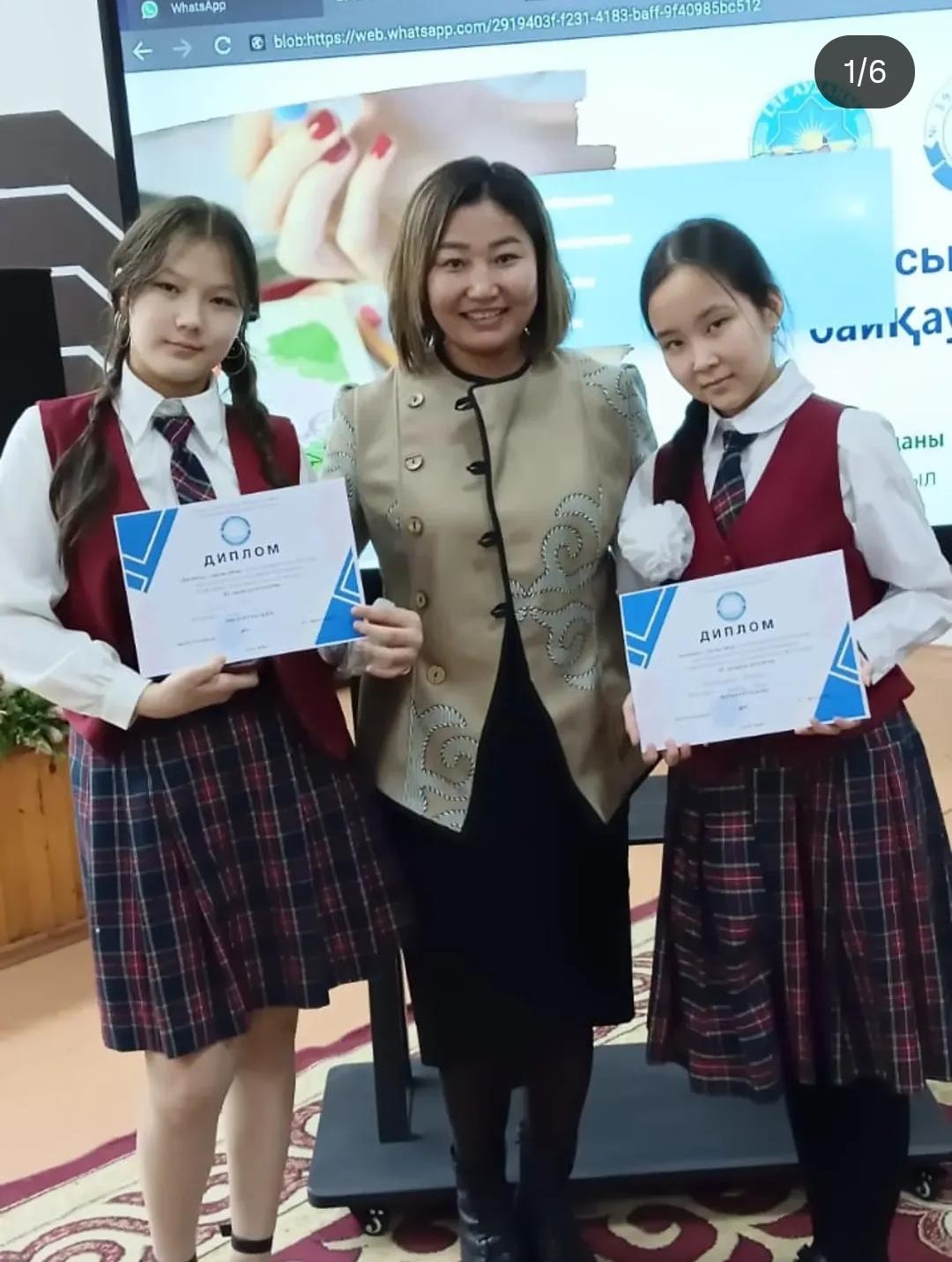 “Қолөнер,сырлы өнер” атты аудандық қыз балалар арасында өткізілген қолөнер байқауы