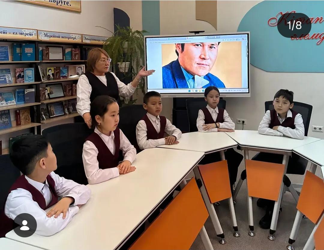 Мұқағали Мақатаевтың туғанына 95 жыл толуына орай кітап көрмесімен таныстыру