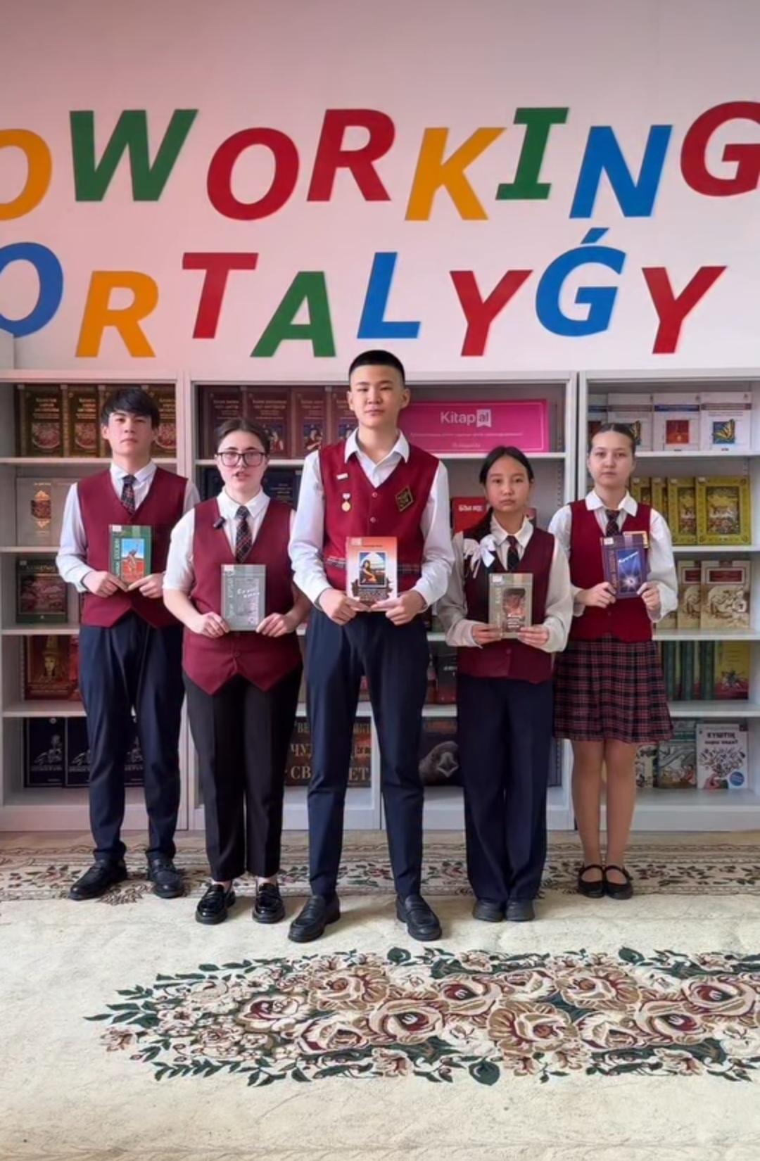 "Кітап сыйла - болашаққа жол аш" челленджін жолдаймыз.